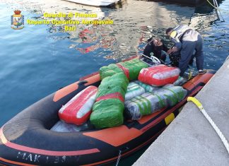 Gommone carico di droga diretto in Salento: sequestro da 3 milioni di euro. Arrestati scafisti