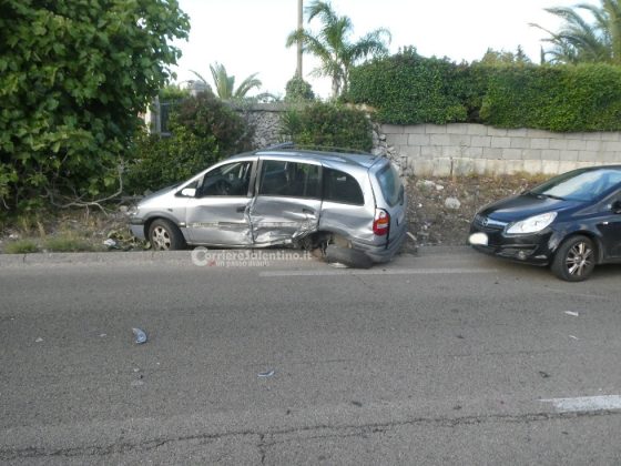 Paura sulla statale: scontro tra auto. Due feriti in ospedale, non sono gravi - Corriere Salentino