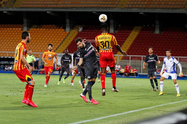 I giallorossi perdono anche nello scontro salvezza, Lecce-Sampdoria 1-2. Arbitraggio discutibile - Corriere Salentino