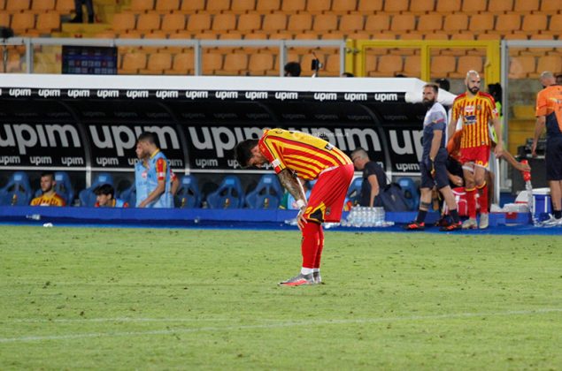 I giallorossi perdono anche nello scontro salvezza, Lecce-Sampdoria 1-2. Arbitraggio discutibile - Corriere Salentino