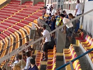 Liverani “Lecce, così mi piaci”. Tachtsidis, Meccariello e Lapadula dagli spalti “Forza Lecce” - Corriere Salentino