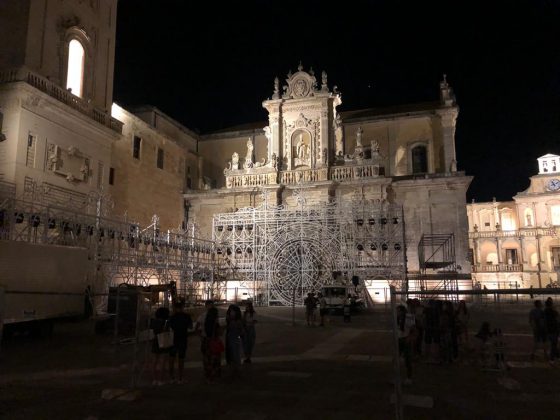 Dior a Lecce. Sfilata a porte chiuse e polemiche sui social per le luminarie - Corriere Salentino