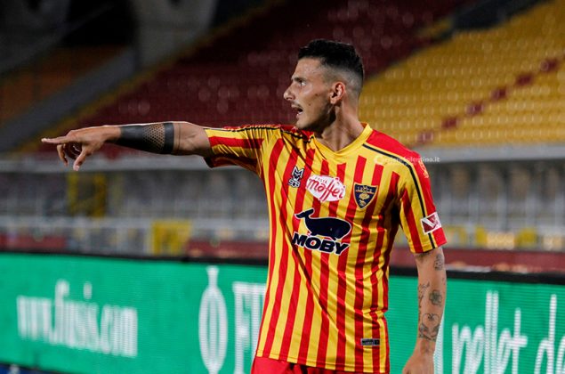 I giallorossi perdono anche nello scontro salvezza, Lecce-Sampdoria 1-2. Arbitraggio discutibile - Corriere Salentino