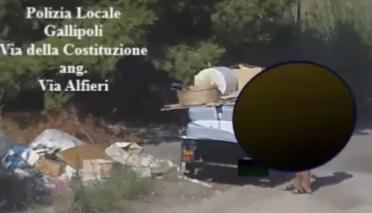 Fototrappole in azione a Gallipoli, sanzionati sei sporcaccioni. Minerva: “C’è chi predica bene e razzola male” - Corriere Salentino