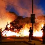 Paura sul lungomare: si scatena incendio nella pineta. A rischio case e auto - Corriere Salentino