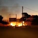 Paura sul lungomare: si scatena incendio nella pineta. A rischio case e auto - Corriere Salentino