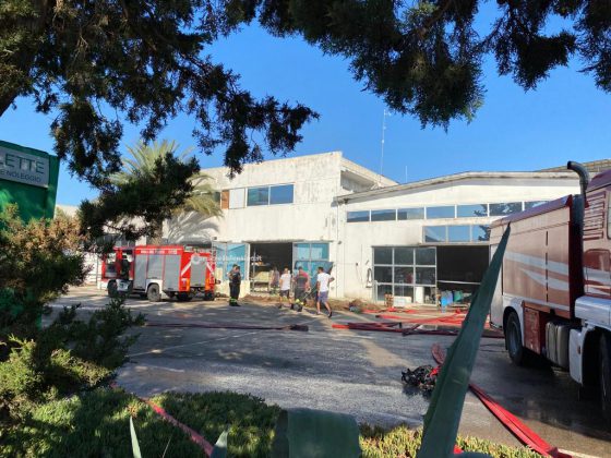 Fulmine si abbatte su capannone di un’azienda nella zona industriale e divampa il rogo: danni ingenti - Corriere Salentino