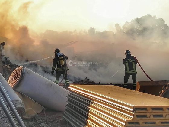 Inferno di fuoco nell'azienda agricola: fiamme minacciano casa e animali. Distrutti mezzi agricoli - Corriere Salentino