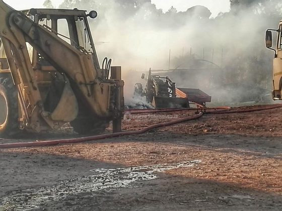 Inferno di fuoco nell'azienda agricola: fiamme minacciano casa e animali. Distrutti mezzi agricoli - Corriere Salentino