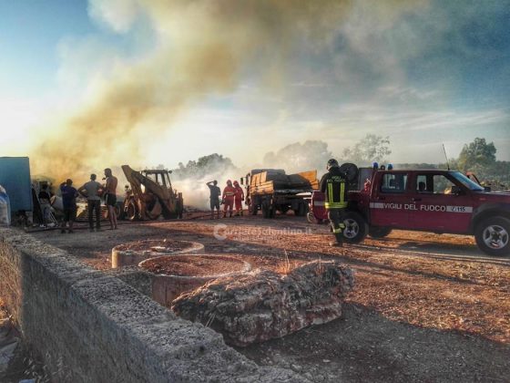 Inferno di fuoco nell'azienda agricola: fiamme minacciano casa e animali. Distrutti mezzi agricoli - Corriere Salentino