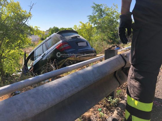 Tamponamento sulla statale: due auto sfondano il guardrail e volano nel terrapieno - Corriere Salentino