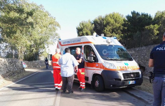 Schianto sulla via per il mare: donna al volante perde il controllo dell'auto, centra un muro e si ribalta - Corriere Salentino