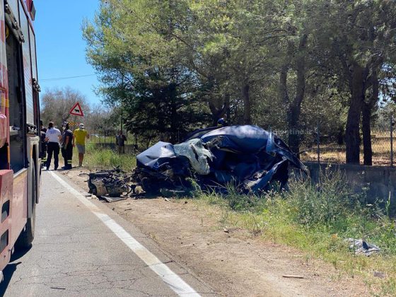 Tremendo schianto tra auto e ambulanza, quattro feriti: operatrice sanitaria al Fazzi con codice rosso - Corriere Salentino