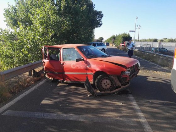 Violento tamponamento sulla provinciale: 61enne incastrato nelle lamiere accartocciate - Corriere Salentino