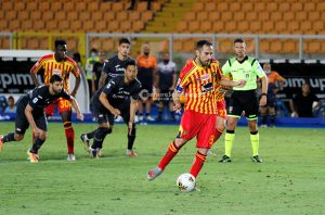 I giallorossi perdono anche nello scontro salvezza, Lecce-Sampdoria 1-2. Arbitraggio discutibile - Corriere Salentino