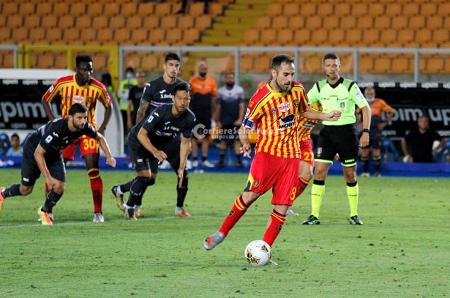 I giallorossi perdono anche nello scontro salvezza, Lecce-Sampdoria 1-2. Arbitraggio discutibile - Corriere Salentino
