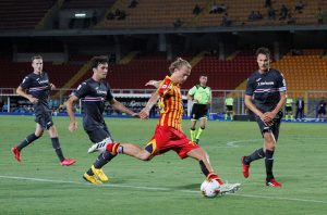 Le pagelle dei giallorossi: ancora due regali per una Samp che non tira in porta - Corriere Salentino