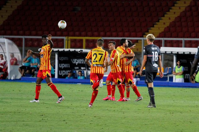 I giallorossi perdono anche nello scontro salvezza, Lecce-Sampdoria 1-2. Arbitraggio discutibile - Corriere Salentino