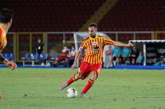 I giallorossi perdono anche nello scontro salvezza, Lecce-Sampdoria 1-2. Arbitraggio discutibile - Corriere Salentino