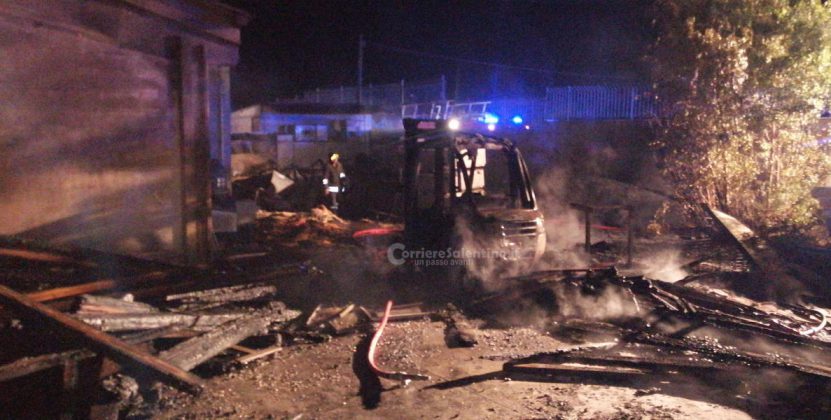 Rogo divampa nell'azienda di arredamento, danni per 20mila euro: non si esclude l'atto doloso - Corriere Salentino