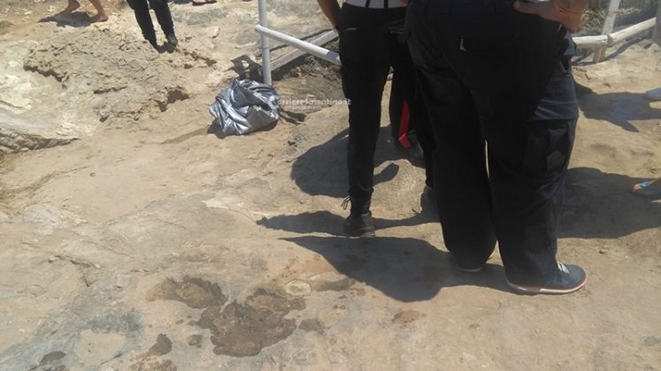 Dopo il piede rinvenuti altri resti in mare: sommozzatori recuperano ossa dal fondale. Forse animali - Corriere Salentino