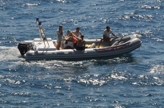 Cadavere in mare, scattano le ricerche nel basso Salento: sulla scogliera trovata l'auto del disperso - Corriere Salentino