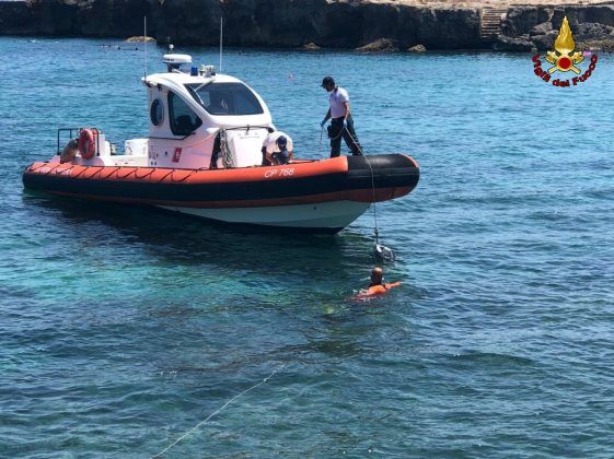 Dopo il piede rinvenuti altri resti in mare: sommozzatori recuperano ossa dal fondale. Forse animali - Corriere Salentino