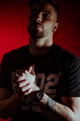 Santo Nueve, il “calciatore-trapper” salentino segna un nuovo gol nel mondo della musica - Corriere Salentino