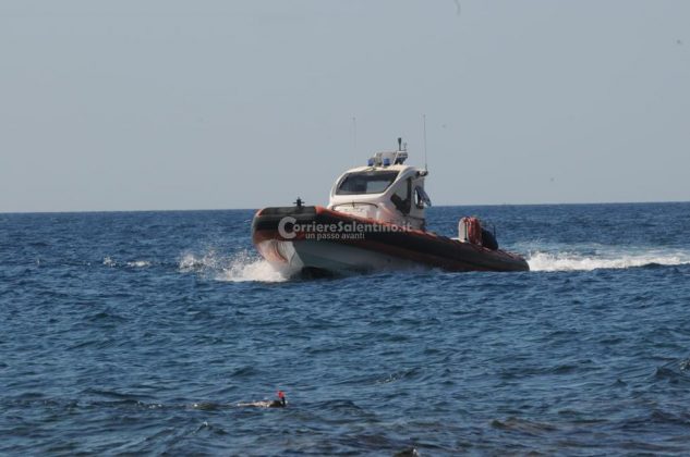 Cadavere in mare, scattano le ricerche nel basso Salento: sulla scogliera trovata l'auto del disperso - Corriere Salentino