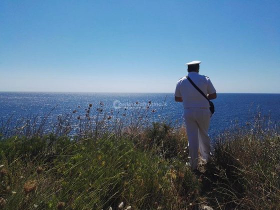Cadavere in mare, scattano le ricerche nel basso Salento: sulla scogliera trovata l'auto del disperso - Corriere Salentino