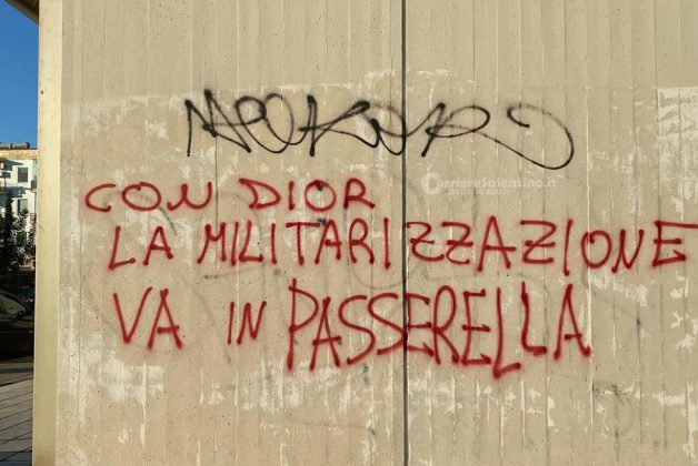 "Dior, Covid e Tap": slogan contro la maison in città. La contestazione viaggia sui muri - Corriere Salentino