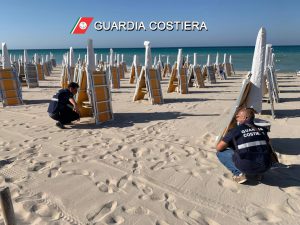 Spiagge e mare occupati abusivamente: scatta sequestro di boe e attrezzature - Corriere Salentino