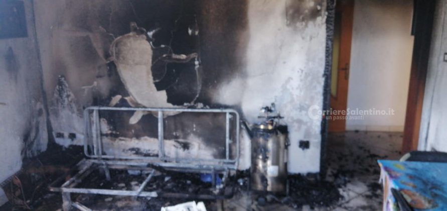 Divampa incendio in casa, fiamme raggiungono bombola d'ossigeno: scongiurata esplosione - Corriere Salentino