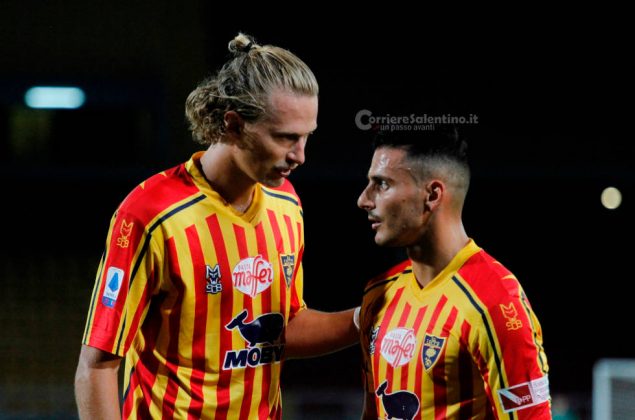 I giallorossi perdono anche nello scontro salvezza, Lecce-Sampdoria 1-2. Arbitraggio discutibile - Corriere Salentino