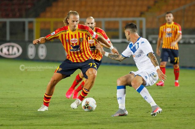 Vince il Lecce ma anche il Genoa, si complica per la salvezza - Corriere Salentino