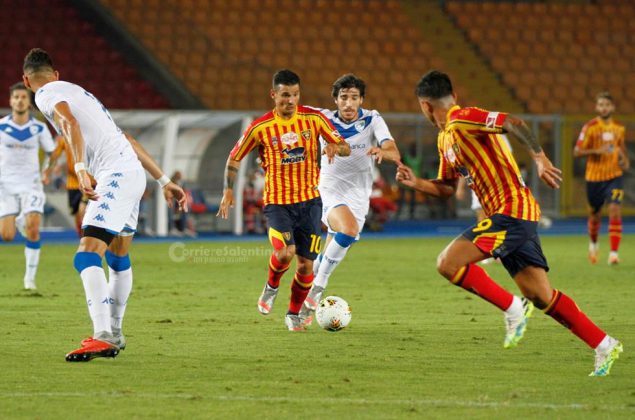 Vince il Lecce ma anche il Genoa, si complica per la salvezza - Corriere Salentino