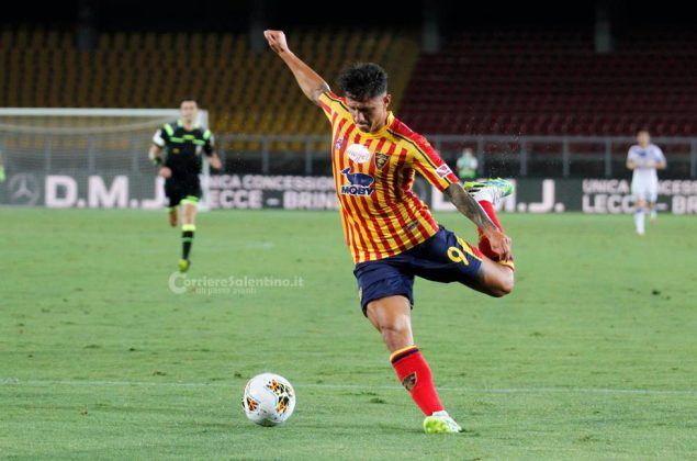 Vince il Lecce ma anche il Genoa, si complica per la salvezza - Corriere Salentino