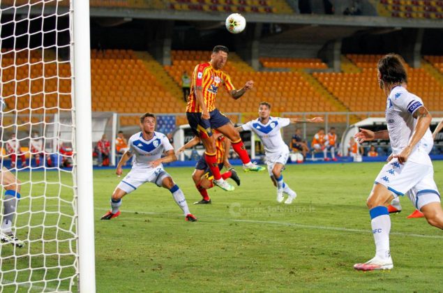 Vince il Lecce ma anche il Genoa, si complica per la salvezza - Corriere Salentino