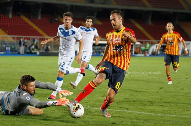 Vince il Lecce ma anche il Genoa, si complica per la salvezza - Corriere Salentino