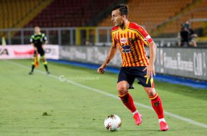 Le pagelle dei giallorossi: Rispoli da scherzi a parte ma la salvezza del Lecce è una cosa seria; Mancosu porta una croce troppo pesante - Corriere Salentino