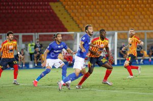 Le pagelle dei giallorossi: Rispoli da scherzi a parte ma la salvezza del Lecce è una cosa seria; Mancosu porta una croce troppo pesante - Corriere Salentino