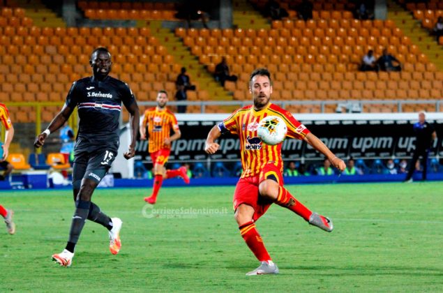 I giallorossi perdono anche nello scontro salvezza, Lecce-Sampdoria 1-2. Arbitraggio discutibile - Corriere Salentino