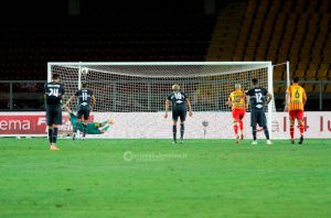 Le pagelle dei giallorossi: ancora due regali per una Samp che non tira in porta - Corriere Salentino