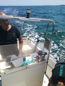 Kite in difficoltà al largo di Frigole: tratto in salvo grazie all’intervento del personale della Lega Navale - Corriere Salentino