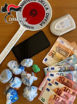 Ecstasy, cocaina e marijuana: scattano tre arresti e una denuncia. Nei guai anche una coppia - Corriere Salentino