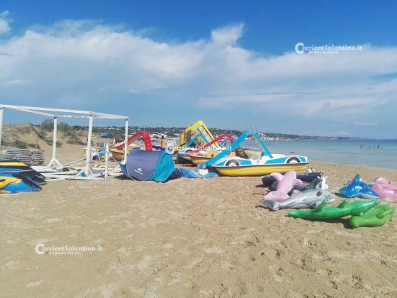 Tromba d'aria in spiaggia, lidi devastati e turisti feriti - Corriere Salentino