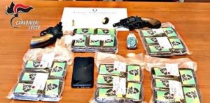 In vacanza nel Salento con due pistole ed oltre due chili e mezzo di droga: arrestati due turisti - Corriere Salentino