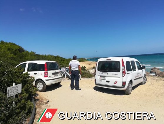 Occupa abusivamente un tratto di spiaggia libera, sequestrati ombrelloni e lettini alla Baia dei Turchi - Corriere Salentino