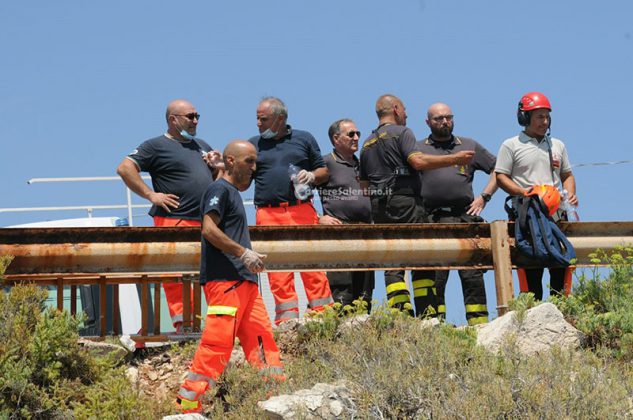 Cade sulla scogliera in una zona impervia: elicottero per soccorrerlo. In ospedale 61enne - Corriere Salentino