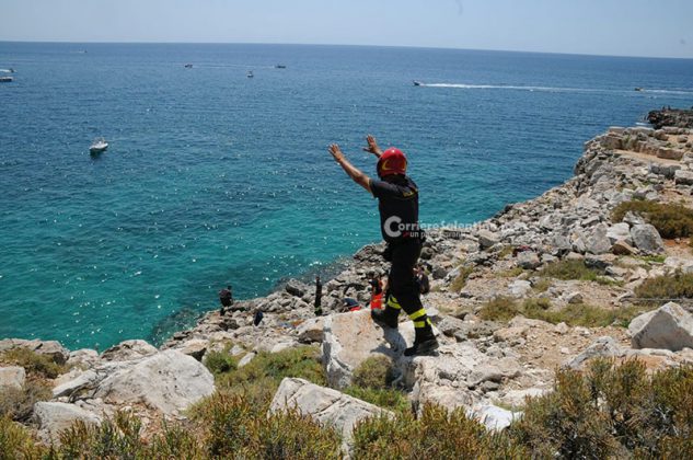 Cade sulla scogliera in una zona impervia: elicottero per soccorrerlo. In ospedale 61enne - Corriere Salentino